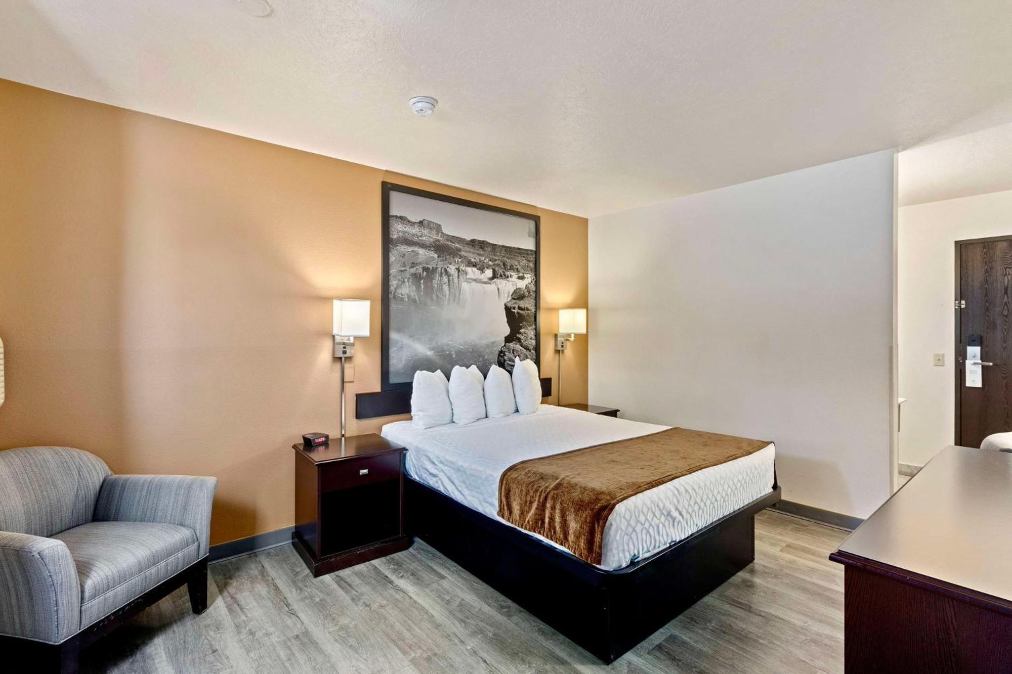 ชัวร์สเตย์ โฮเทล บาย เบสต์ เวสต์เทิร์น ทวินฟอลส์ Hotel ภายนอก รูปภาพ